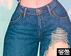 🅉 - Ripped Jeans