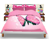 bed pink papillon & pose