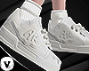 V: AR kick off /white