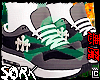 loose sports sneakers
