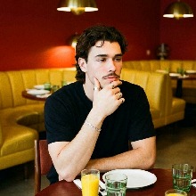 Guest_Dyuijj